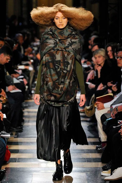 Look 30